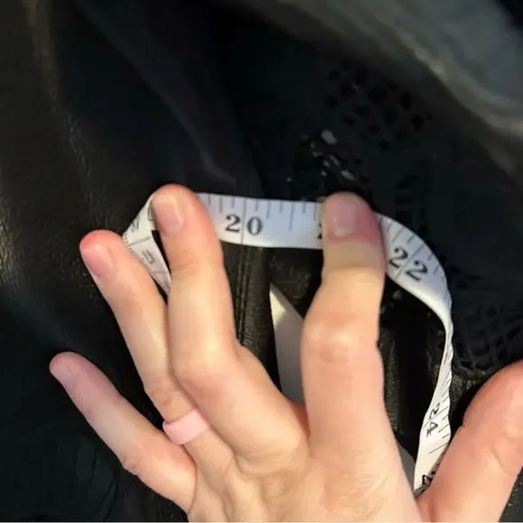 NWT Tuckernuck Ranna Gill Black Oversized Floral Faux Leather Top XS - Picture 7 of 15